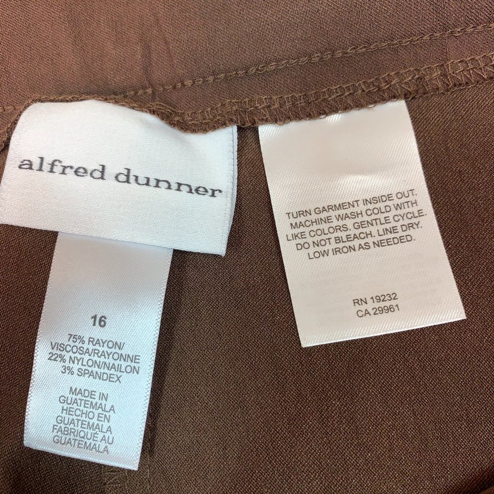 Alfred Dunner Women's Brown Classics Allure Pull On Slim Leg Pants Size 16 NWT - Picture 8 of 11